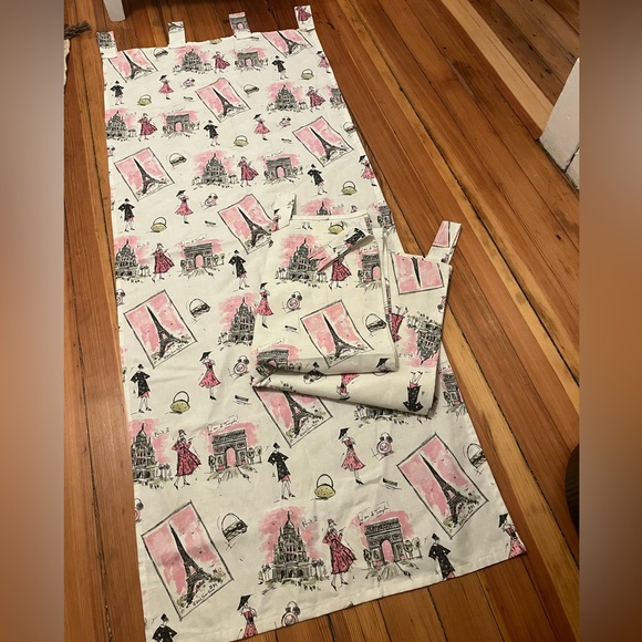 "Emily of Paris " 4 curtain panels - Picture 9 of 11